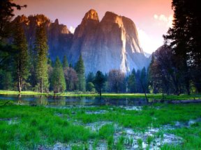 Picture of sunrise at Yosemite park